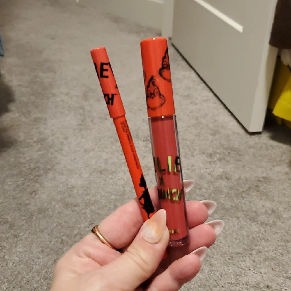 Kylie x Grinch NIB- Lip Kit-Matte Lipstick & Lip Liner - Picture 4 of 8